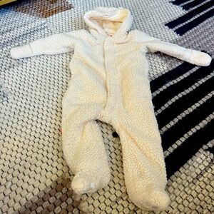 Adorable, magnificent baby onesie. EUC! Super warm and easy to get in and out of